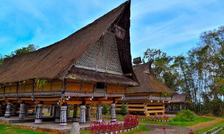 7 Rumah Tradisional Ikonik untuk Dijelajahi di Indonesia