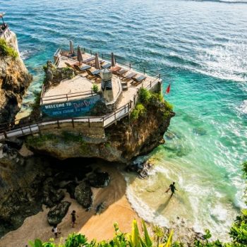 Pantai Suluban Bali, Surga Para Peselancar