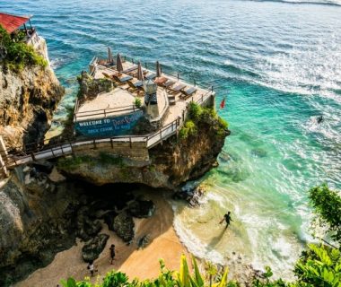 Pantai Suluban Bali, Surga Para Peselancar