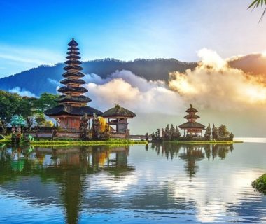 Pura Ikonik di Danau Beratan di Dataran Tinggi Bedugul Bali