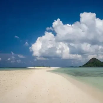 Pulau Bawean, Surga Bahari Tersembunyi Nan Eksotis di Gresik